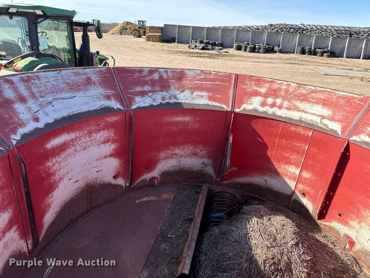 image for item EP2707 DuraTech Haybuster H1100 bale processor