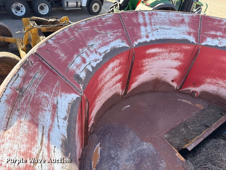 image for item EP2707 DuraTech Haybuster H1100 bale processor