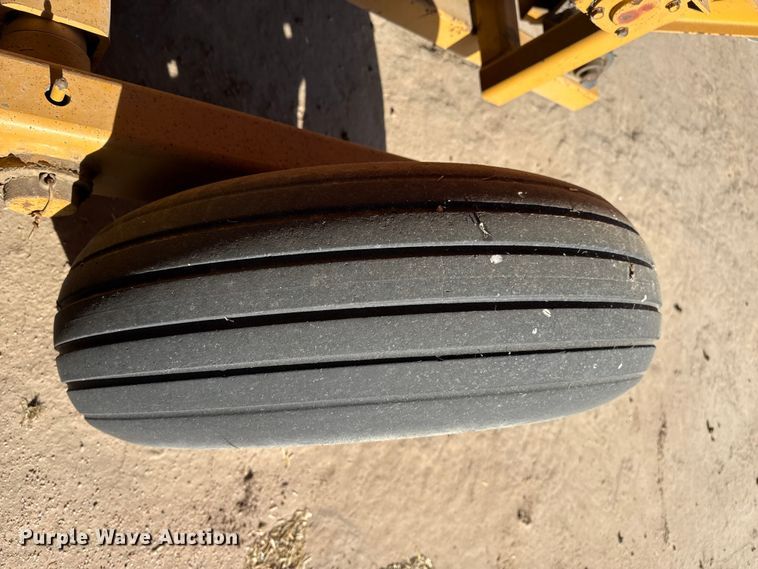 image for item EP2707 DuraTech Haybuster H1100 bale processor