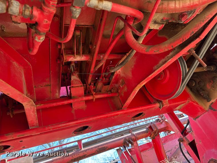 image for item EP2736 Versatile 400 swather / windrower