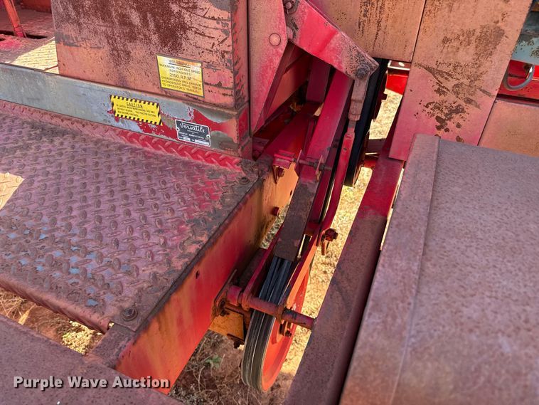 image for item EP2736 Versatile 400 swather / windrower