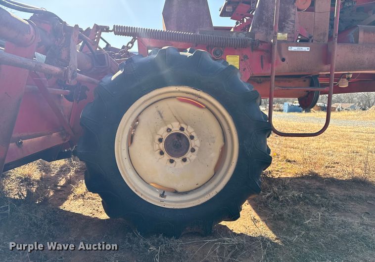 image for item EP2736 Versatile 400 swather / windrower