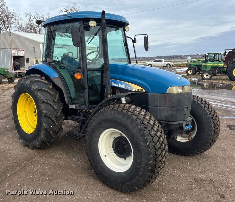 image for item FG1561 2010 New Holland TD5050 MFWD tractor