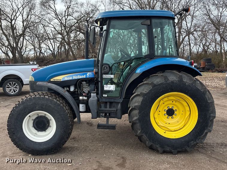 image for item FG1561 2010 New Holland TD5050 MFWD tractor