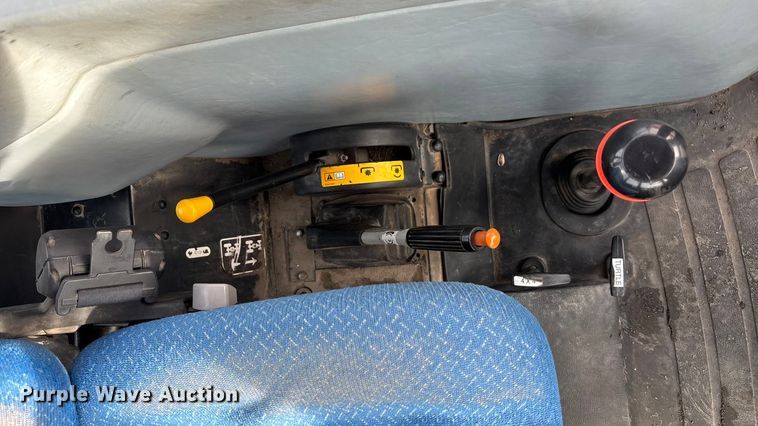 image for item FG1561 2010 New Holland TD5050 MFWD tractor