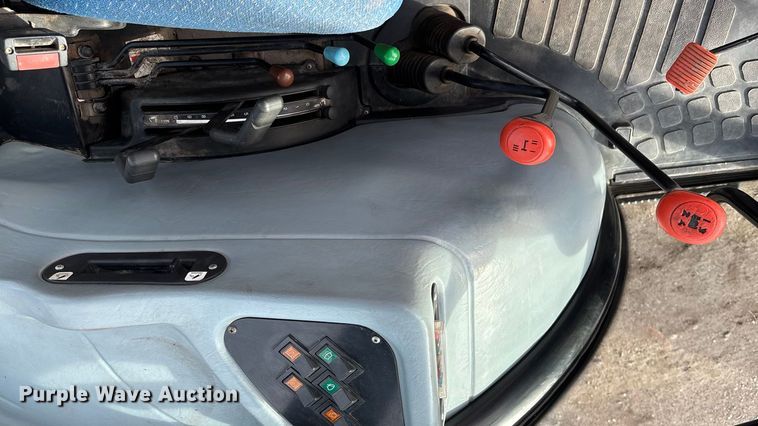 image for item FG1561 2010 New Holland TD5050 MFWD tractor