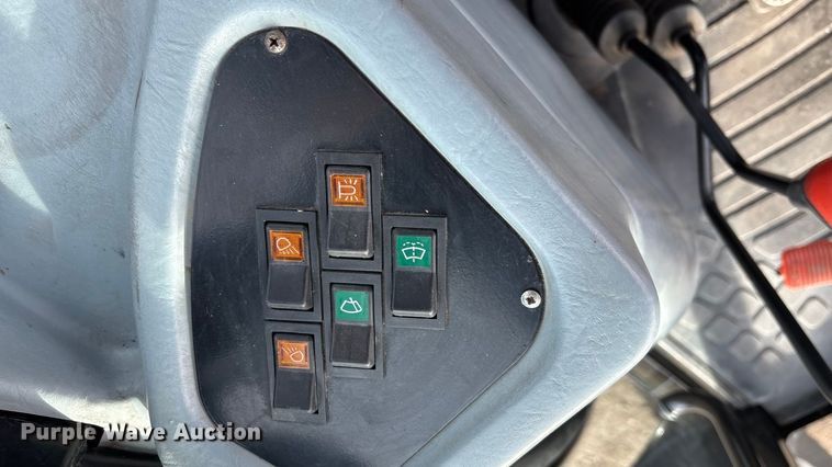 image for item FG1561 2010 New Holland TD5050 MFWD tractor