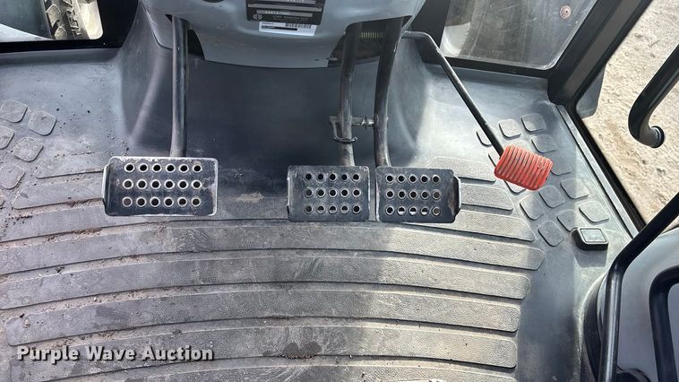 image for item FG1561 2010 New Holland TD5050 MFWD tractor