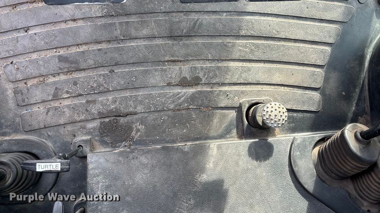 image for item FG1561 2010 New Holland TD5050 MFWD tractor