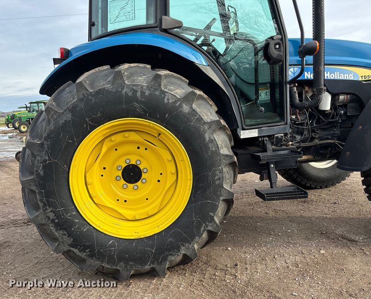 image for item FG1561 2010 New Holland TD5050 MFWD tractor