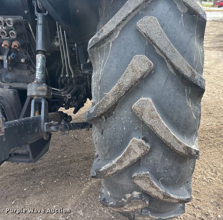 image for item FG1561 2010 New Holland TD5050 MFWD tractor