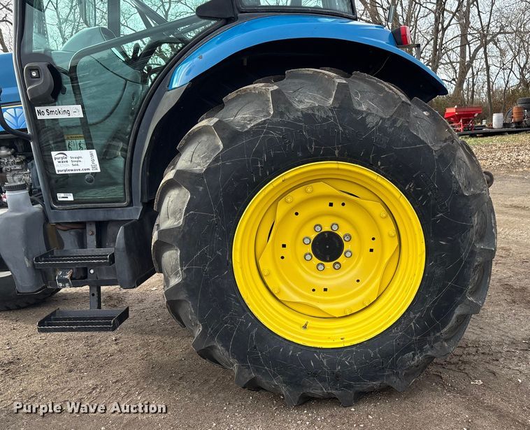 image for item FG1561 2010 New Holland TD5050 MFWD tractor