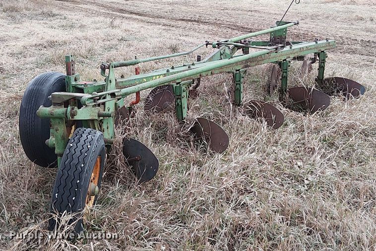 image for item FK0875 John Deere six bottom plow