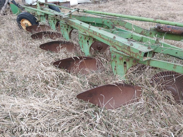 image for item FK0875 John Deere six bottom plow