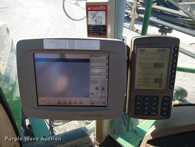 image for item FK0903 2006 John Deere 4720 sprayer