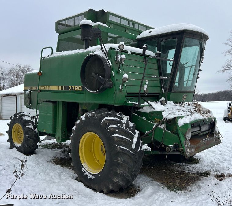 image for item YA1641 1988 John Deere 7720 Titan II RWA combine