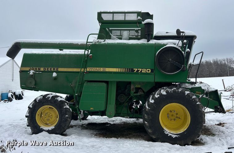 image for item YA1641 1988 John Deere 7720 Titan II RWA combine