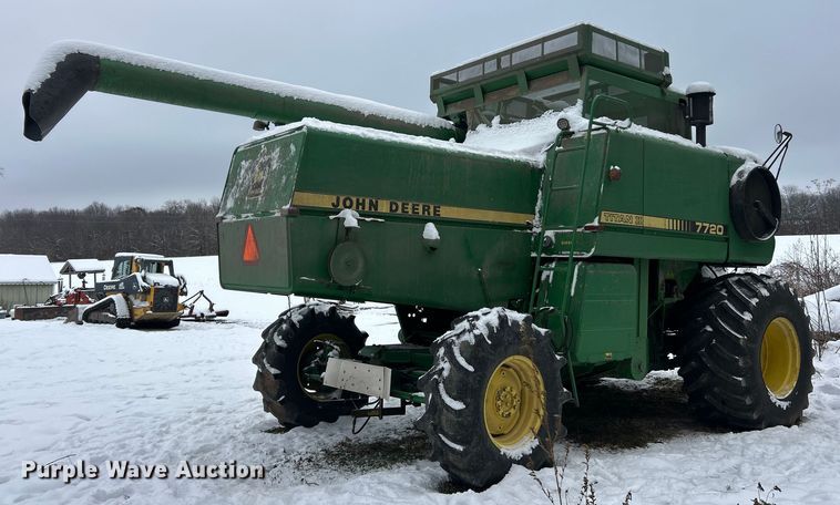 image for item YA1641 1988 John Deere 7720 Titan II RWA combine