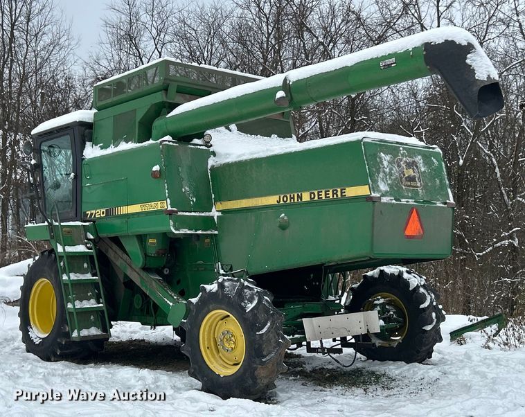 image for item YA1641 1988 John Deere 7720 Titan II RWA combine