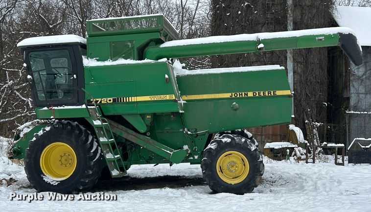 image for item YA1641 1988 John Deere 7720 Titan II RWA combine