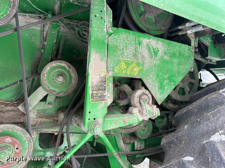image for item YA1641 1988 John Deere 7720 Titan II RWA combine