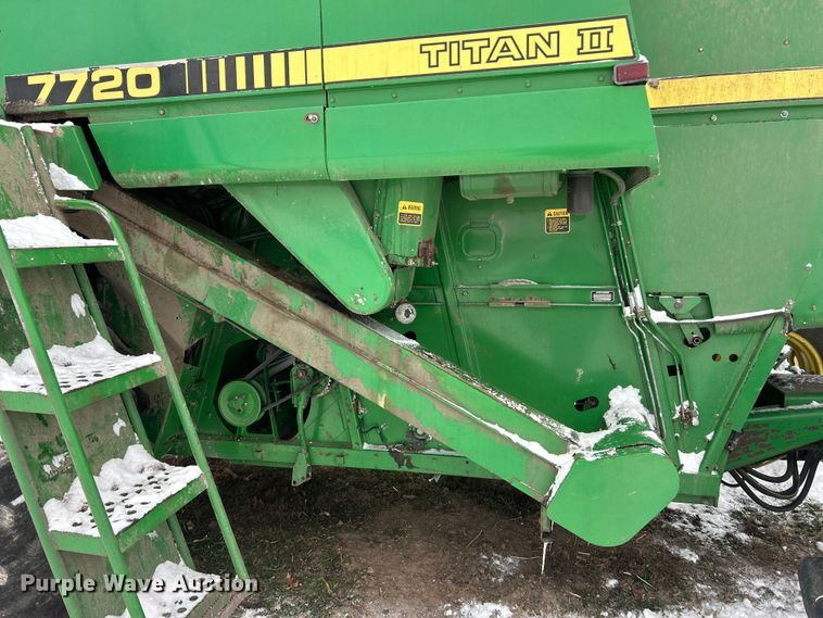 image for item YA1641 1988 John Deere 7720 Titan II RWA combine