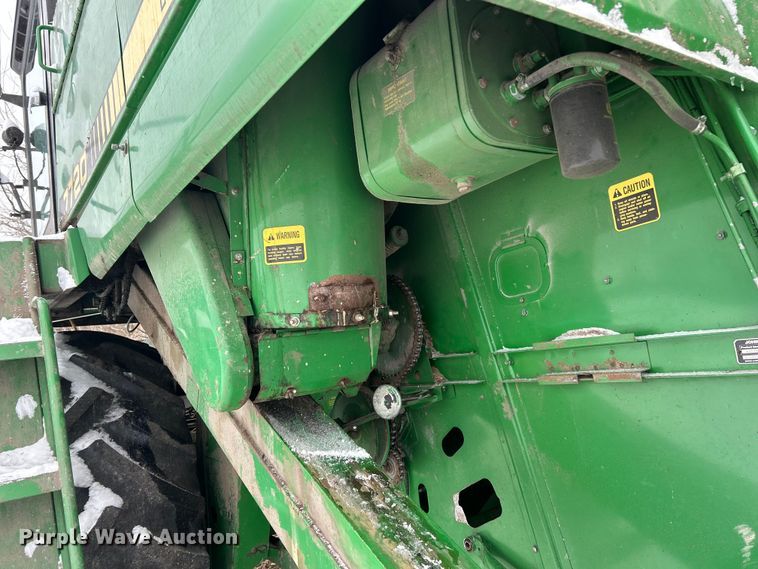 image for item YA1641 1988 John Deere 7720 Titan II RWA combine