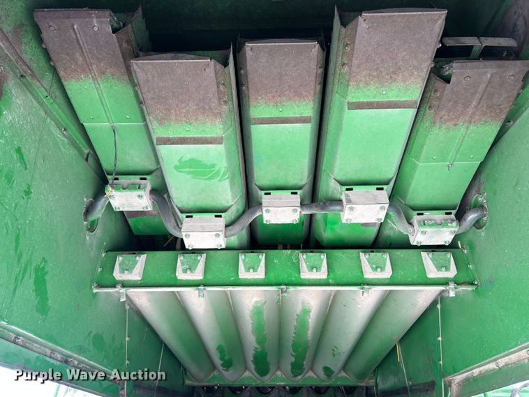 image for item YA1641 1988 John Deere 7720 Titan II RWA combine