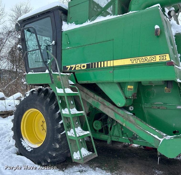 image for item YA1641 1988 John Deere 7720 Titan II RWA combine