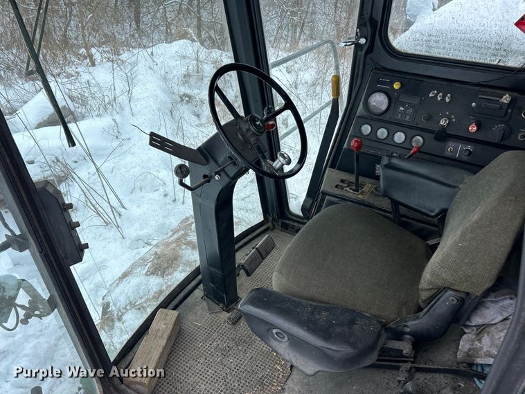 image for item YA1641 1988 John Deere 7720 Titan II RWA combine