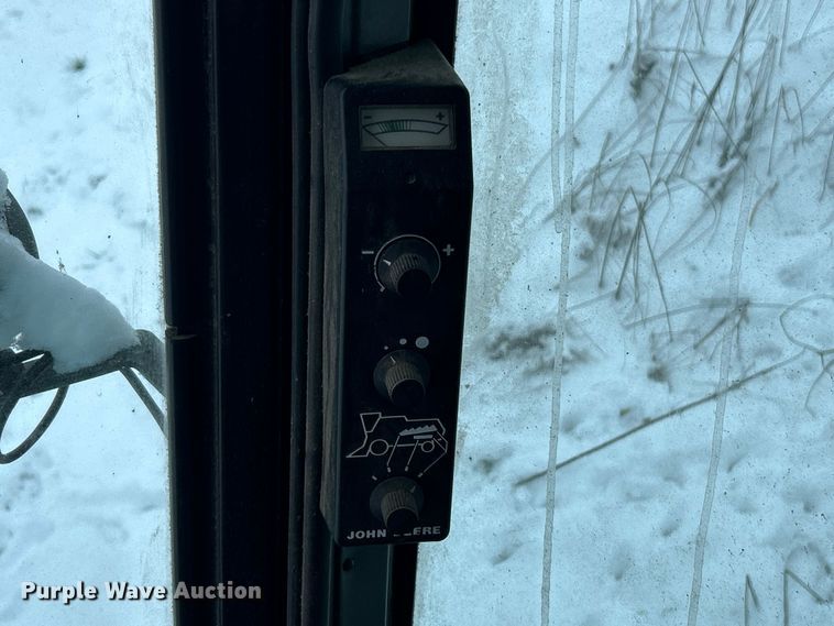 image for item YA1641 1988 John Deere 7720 Titan II RWA combine