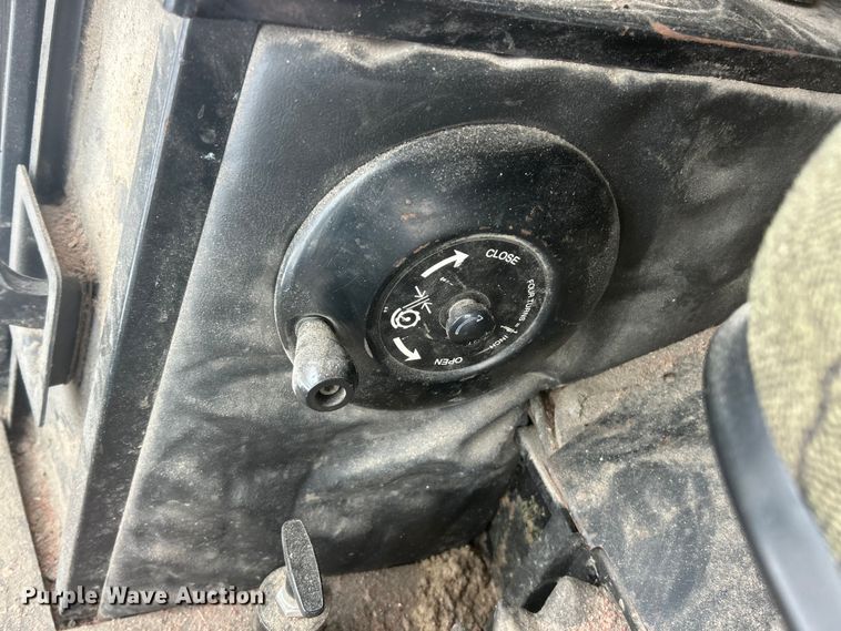 image for item YA1641 1988 John Deere 7720 Titan II RWA combine