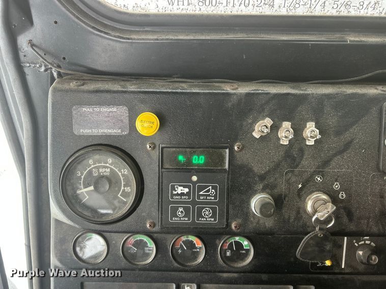 image for item YA1641 1988 John Deere 7720 Titan II RWA combine