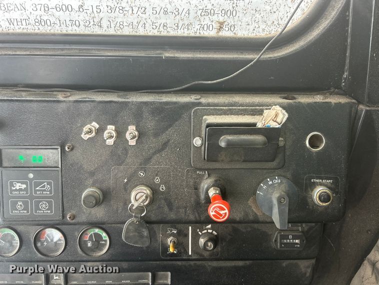 image for item YA1641 1988 John Deere 7720 Titan II RWA combine