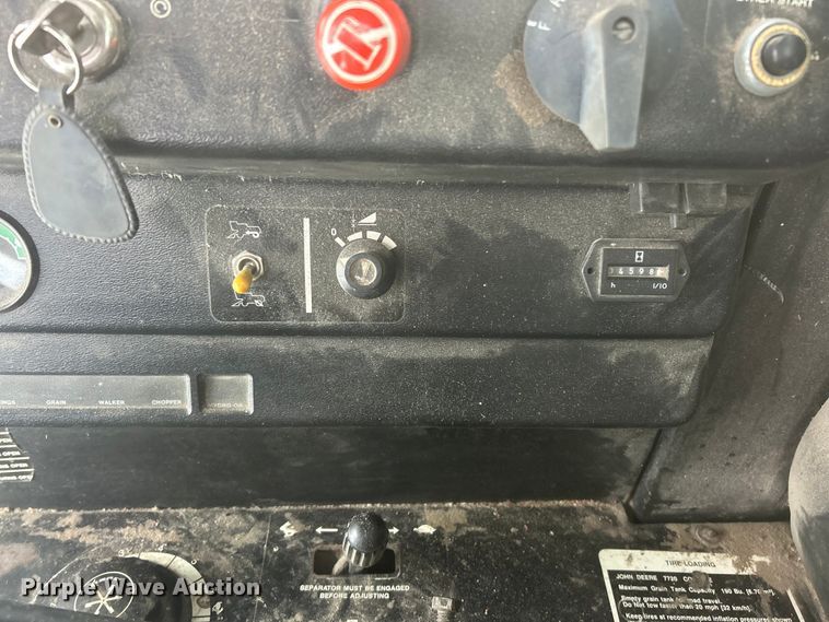 image for item YA1641 1988 John Deere 7720 Titan II RWA combine