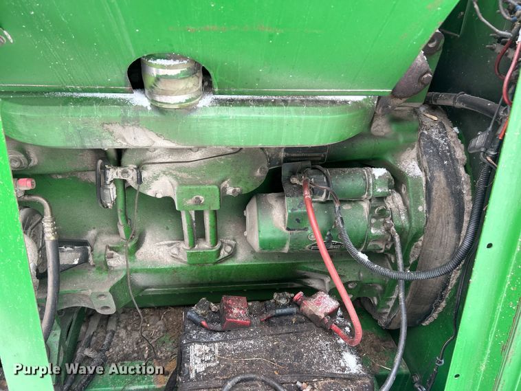 image for item YA1641 1988 John Deere 7720 Titan II RWA combine