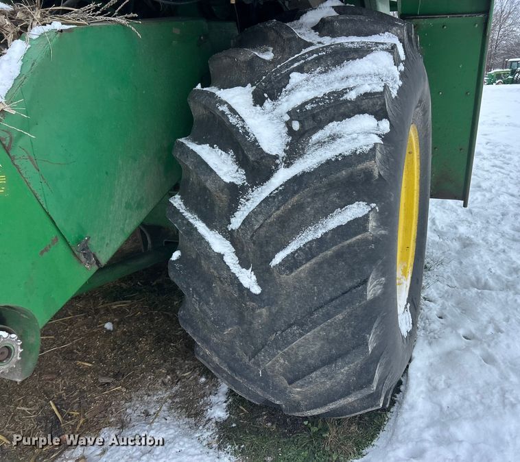 image for item YA1641 1988 John Deere 7720 Titan II RWA combine