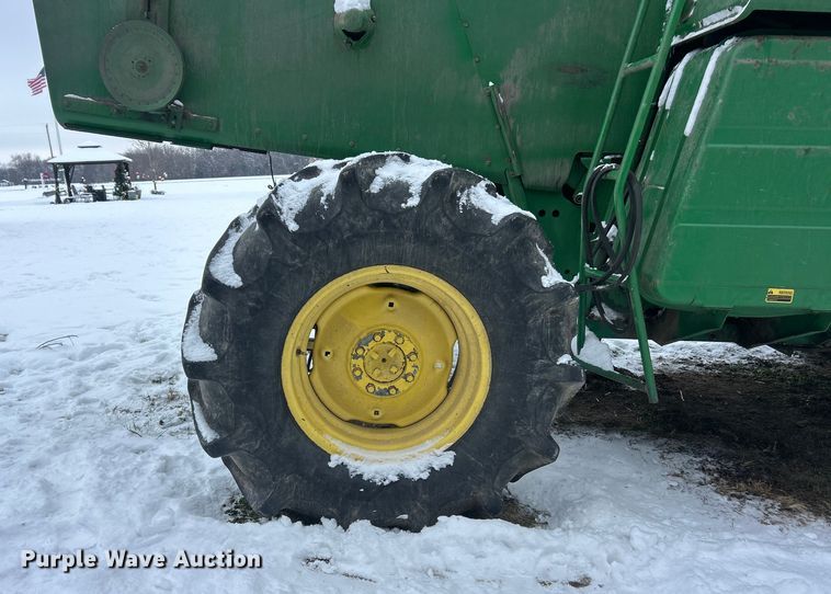 image for item YA1641 1988 John Deere 7720 Titan II RWA combine