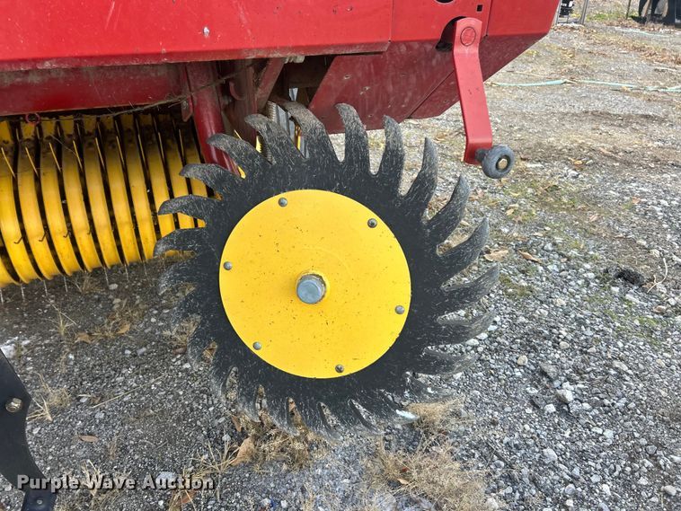 image for item YA1676 2008 New Holland BR7090 round baler