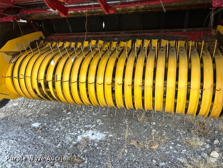 image for item YA1676 2008 New Holland BR7090 round baler