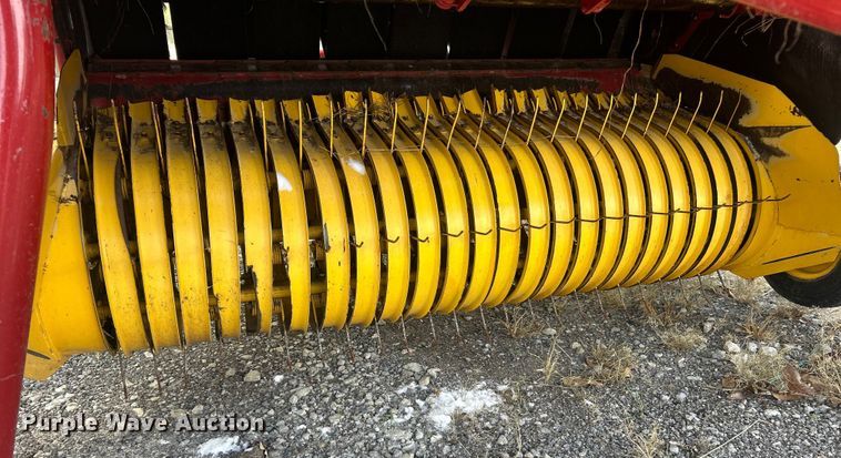 image for item YA1676 2008 New Holland BR7090 round baler