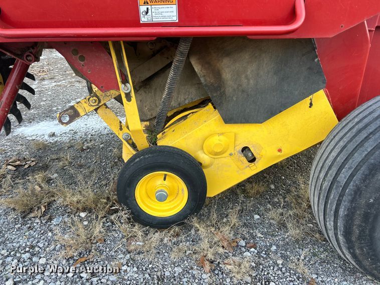 image for item YA1676 2008 New Holland BR7090 round baler