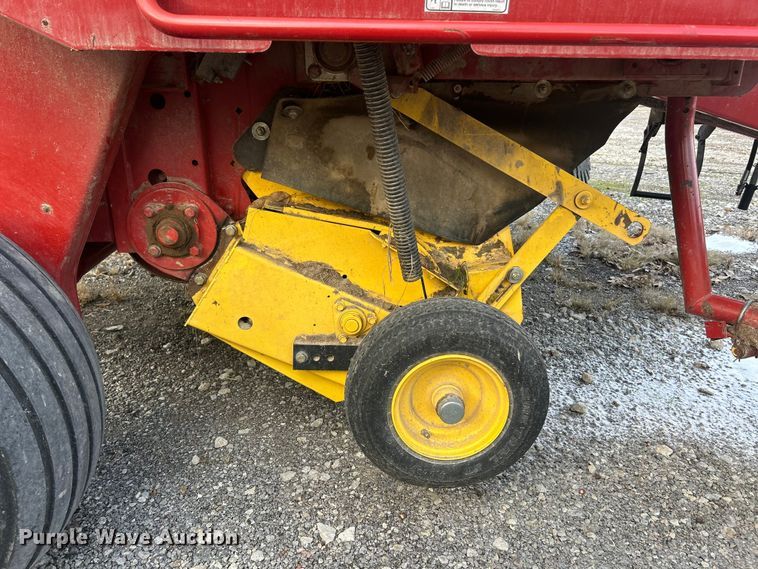 image for item YA1676 2008 New Holland BR7090 round baler