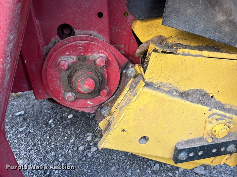 image for item YA1676 2008 New Holland BR7090 round baler