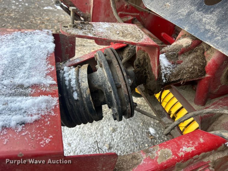 image for item YA1676 2008 New Holland BR7090 round baler