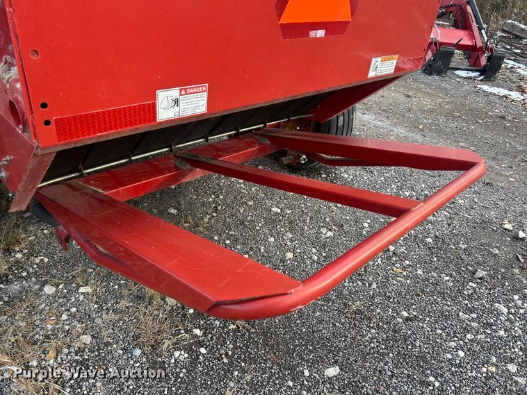 image for item YA1676 2008 New Holland BR7090 round baler