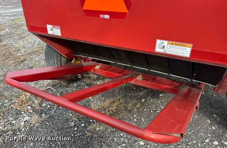 image for item YA1676 2008 New Holland BR7090 round baler