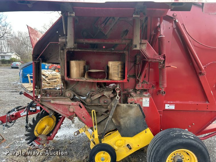 image for item YA1676 2008 New Holland BR7090 round baler