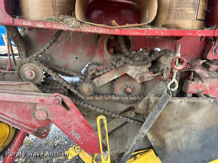 image for item YA1676 2008 New Holland BR7090 round baler