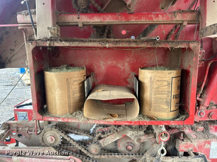 image for item YA1676 2008 New Holland BR7090 round baler